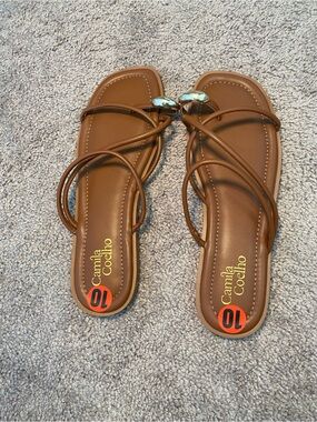 Camila Coelho Venue Brown Strappy Flat Sandals Gold Toe Ring Detail Size 10 NWT